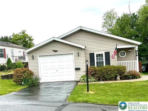 71 Penny Ln, Easton, PA 18040