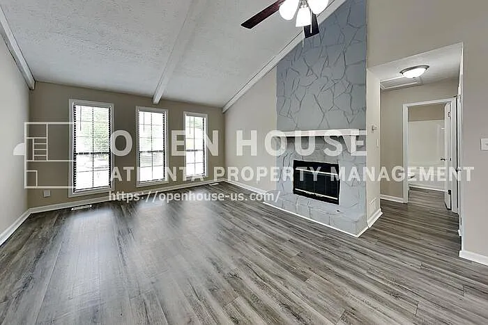 1627 Eric Cir — Photo 3