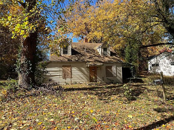3rd image of 813 E Park Manor Blvd
