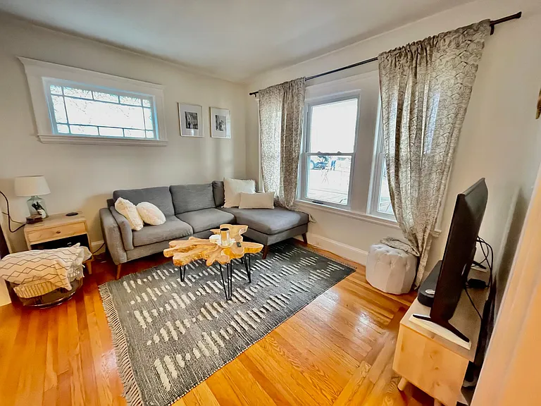 278 Willis Ave — Photo 8