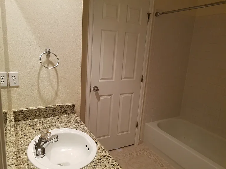 500 Lashley St #16 — Photo 14