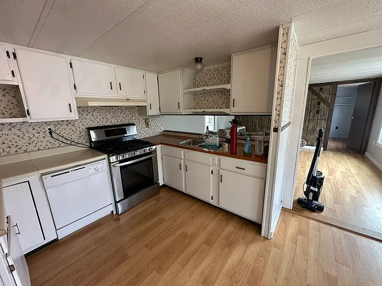 43 Poore Rd — Photo 3