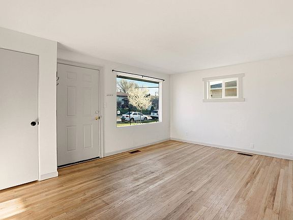 5th image of 1123 W Decatur Ave