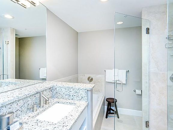 5th image of 550 Depot Ave #101