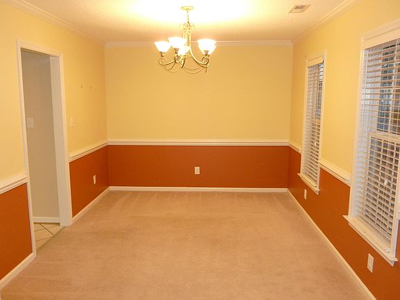 5th image of 813 Commons Dr N