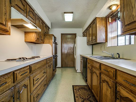 4th image of 2513 Meadowridge Dr