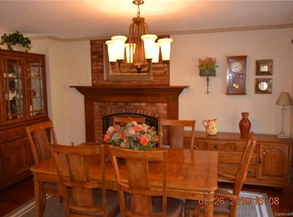 5th image of 810 Chesterfield Cres