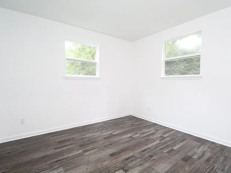 150 E Ensley St — Photo 13