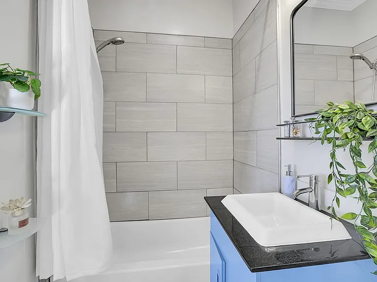 861 32nd St — Photo 32