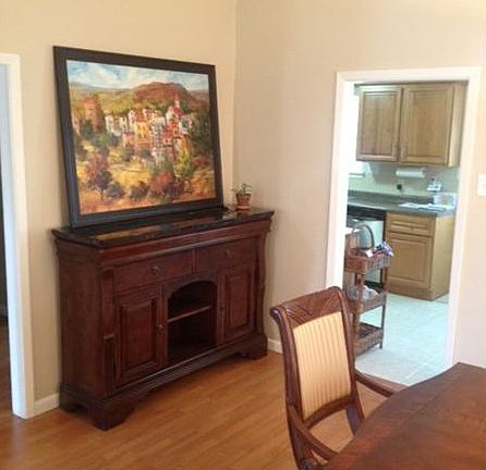 5th image of 837 E Lexington Ave