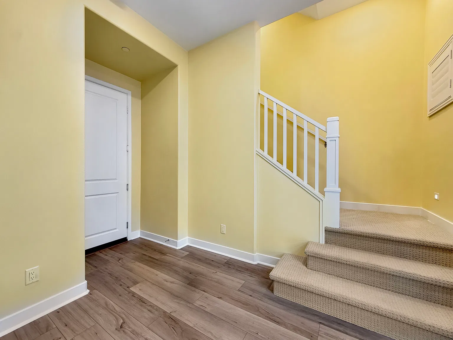 3 bed, 1956 sqft, $4,200 — Photo 3