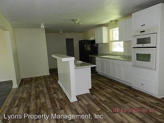 4th image of 110 Fairway Cir