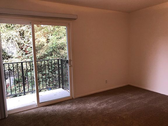 5th image of 680 Sylvan Ave APT 19