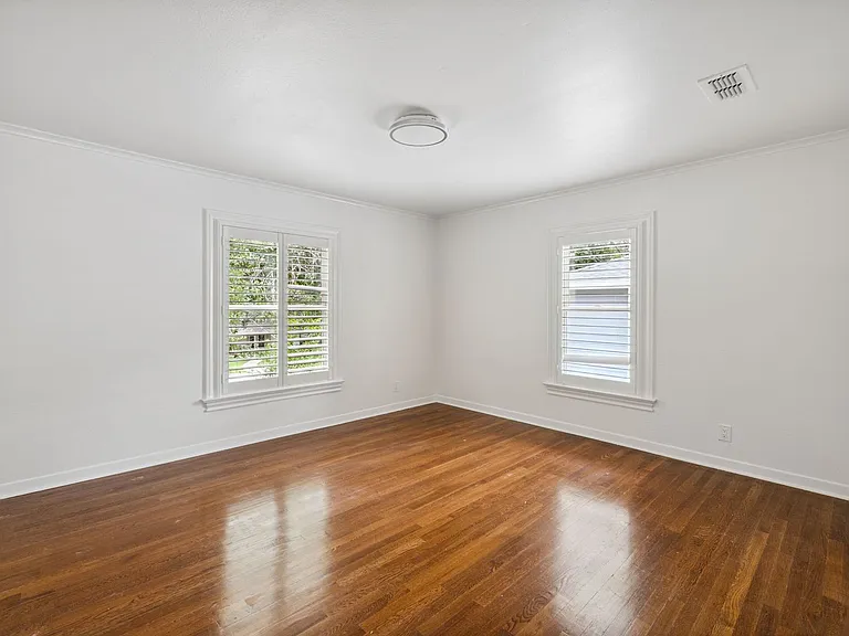211 College Blvd — Photo 43