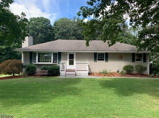 19 Hampton Heights Rd, Lafayette, NJ 07848