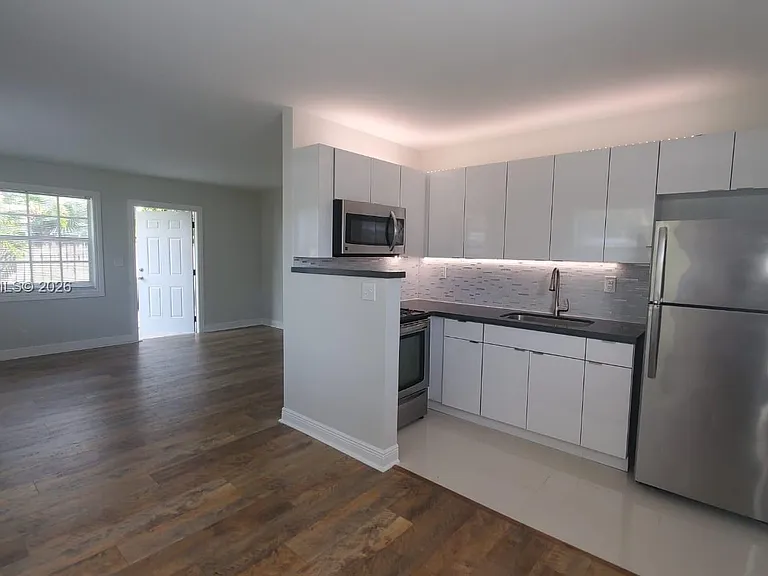 35 NE 13th St #1 — Photo 13