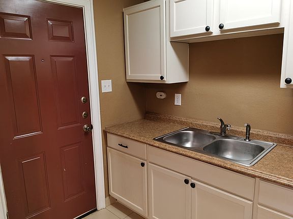 5th image of 1802 W Gramercy Pl APT 4
