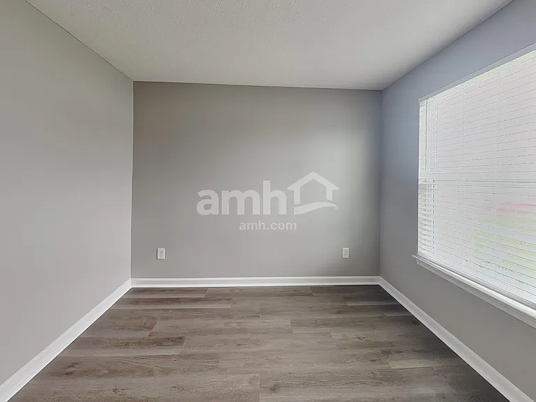653 Classic Ln — Photo 13