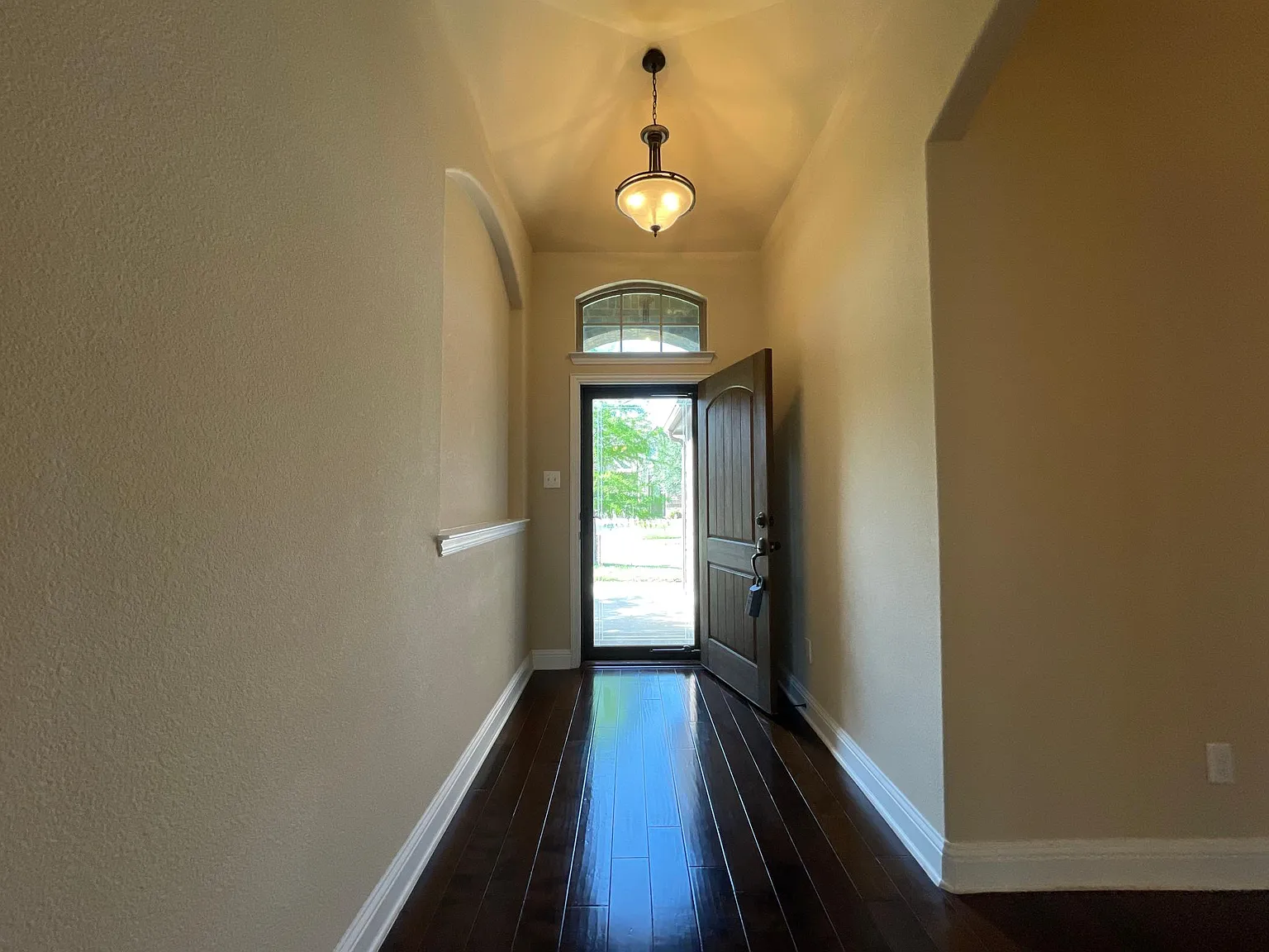 3404 Walnut Ln — Photo 3