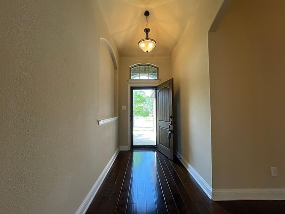 3rd image of 3404 Walnut Ln