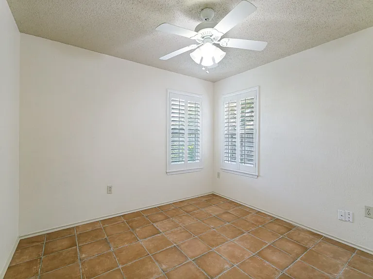 1515 Laguna Vista Way — Photo 11