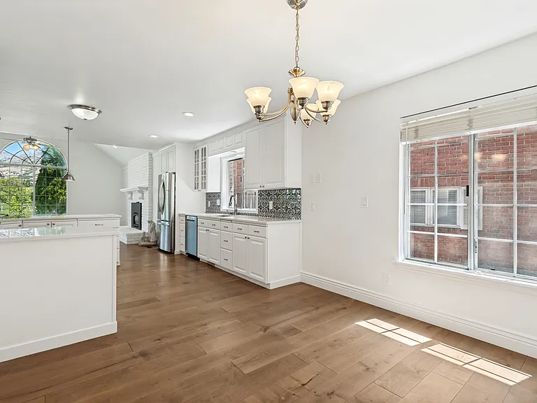 1241 Cambridge Ct — Photo 19