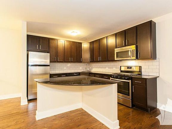 3rd image of 5058 N Winchester Ave #5060-2E