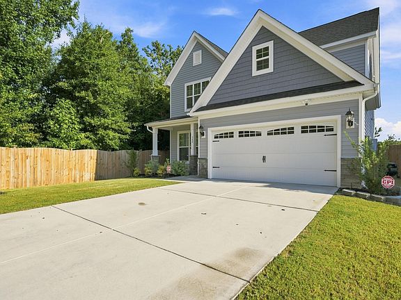4th image of 388 Stillington St