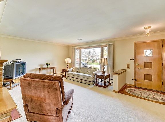 4th image of 634 S Madison Ave