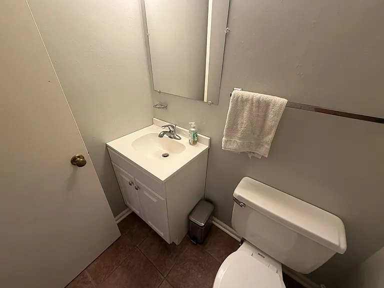 101 Southampton Ct — Photo 5