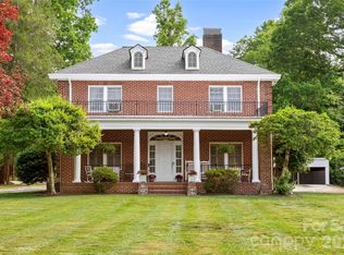 1518 Greenville Hwy, Hendersonville, NC 28792