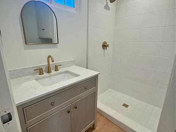4th image of 219 Sandberg St #A