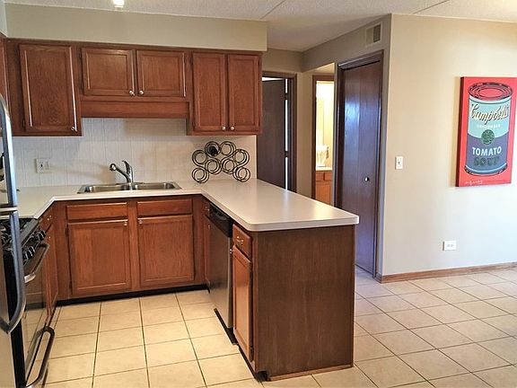 3rd image of 1600 E Thacker St APT 410