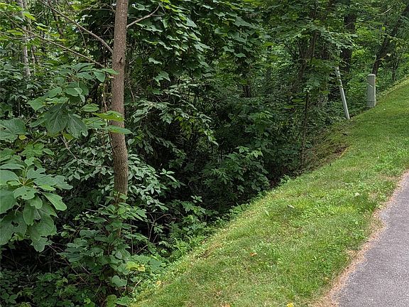 3rd image of 42 Greycliff Mountain Drive