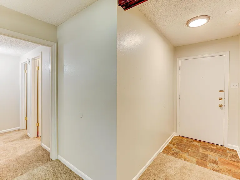 Monaco Parkway Apartments — Photo 13
