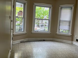 4023 W Roscoe St #2, Chicago, IL 60641