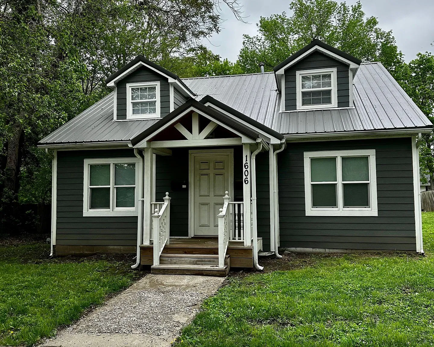 1606 W Broadway Blvd — Photo 2