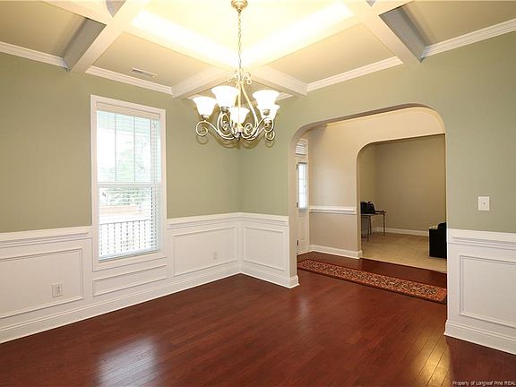 4th image of 19 Cherry Hill Dr