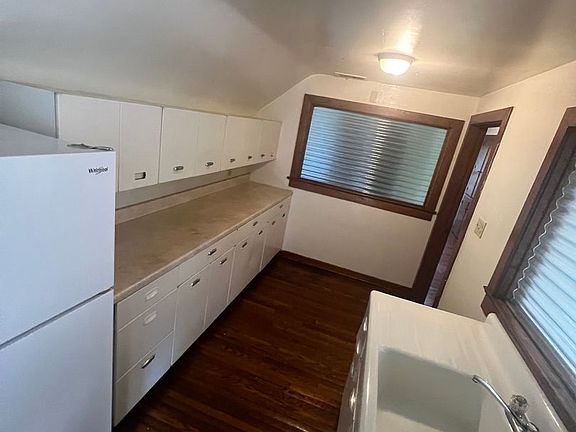 5th image of 662 W 8th St #3