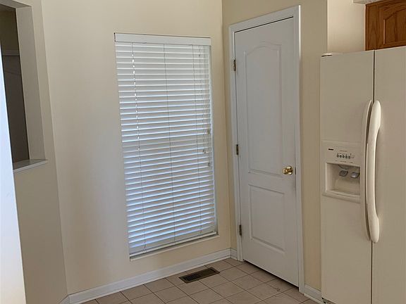 5th image of 135 Wellington Dr