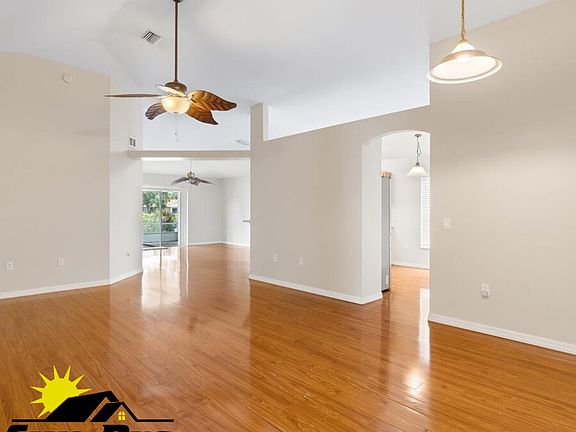 4th image of 426 Dahoon Holly Dr