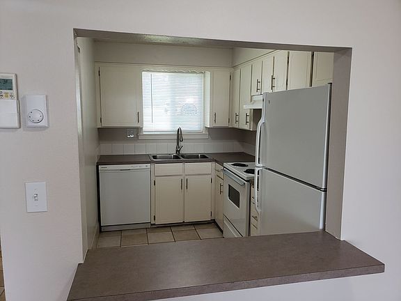 4th image of 1015 NW Roanoke Ave #2