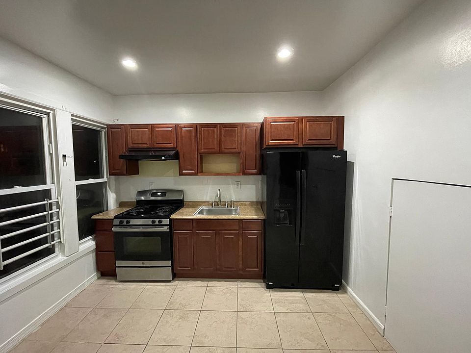 1st image of 247 17th Ave APT 1