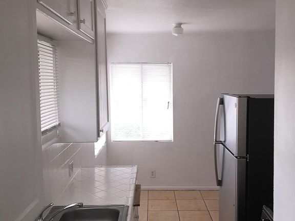 4th image of 11406 Towne Ave APT 1
