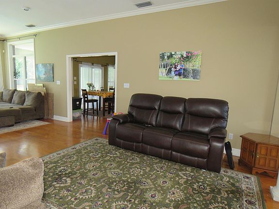 5th image of 8113 Glenmore Dr
