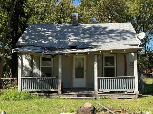 225 10th St, Ogden, KS 66517