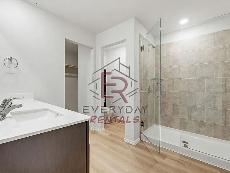 7316 Gilbert Dr — Photo 10