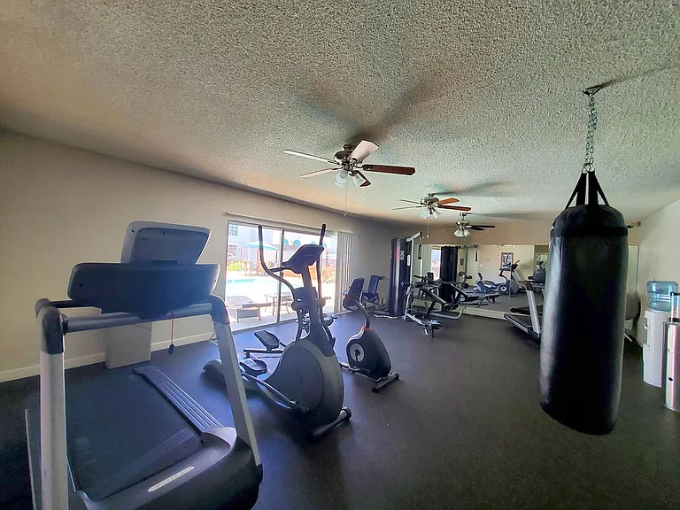 Villa Mesa Apartments — Photo 27