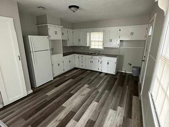 5th image of 511 N B St