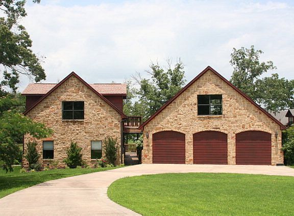 3rd image of 5445 Woodland Shores Dr